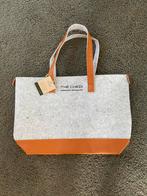 The Chedi nieuwe tas licht grijs vilt met afsluitbare rits, Sieraden, Tassen en Uiterlijk, Tassen | Damestassen, Ophalen of Verzenden
