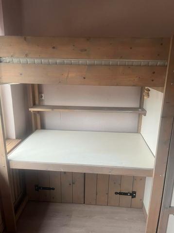 Steigerhouten hoogslaper met Bureau & Kast beschikbaar voor biedingen