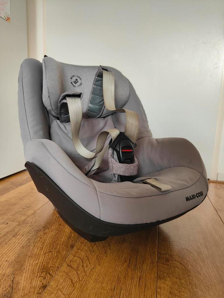 Maxi Cosi Pearl (grijs) + FamilyFix Isobase, Kinderen en Baby's, Autostoeltjes, Gebruikt, Maxi-Cosi, 0 t/m 18 kg, Isofix, Slaapstand