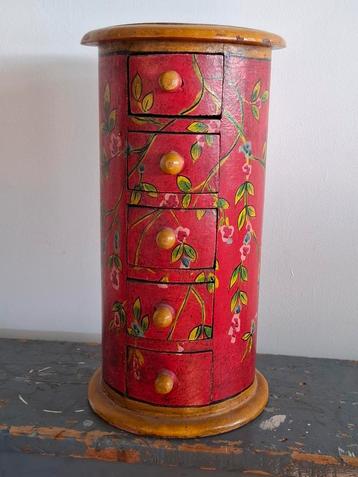 Vintage beschilderd sieraden ladenkastje uit India  beschikbaar voor biedingen