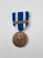 NATO navo medaille onderscheiding Afghanistan ISAF b, Verzamelen, Ophalen of Verzenden, Landmacht, Nederland, Lintje, Medaille of Wings