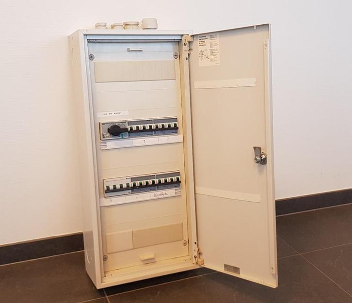 Holec stalen groepenkast 48M met krachtstroom componenten (1, Hobby en Vrije tijd, Elektronica-componenten, Gebruikt, Ophalen of Verzenden