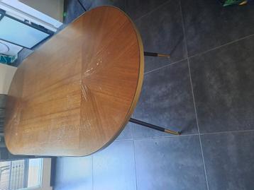 Eetkamertafel beschikbaar voor biedingen