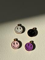 Vier emaille bedels hangers smiley, Overige merken, Overige materialen, Ophalen of Verzenden, Zo goed als nieuw