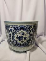 Blauw-wit bloempot met Delfts blauw motief, Tuin en Terras, Bloempotten, 25 tot 40 cm, Rond, Zo goed als nieuw, Minder dan 40 cm