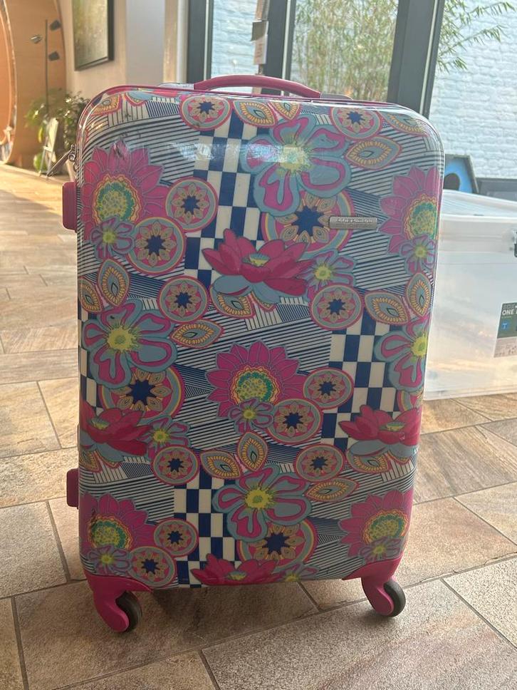 Leuke Koffer met Bloemenprint - 65 cm, Sieraden, Tassen en Uiterlijk, Koffers, Hard kunststof, 60 tot 70 cm, Wieltjes, Ophalen