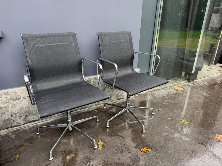 10x Eames EA108 vergaderstoel, conferentiestoel met netweave, Huis en Inrichting, Stoelen, Zo goed als nieuw, Vijf, Zes of meer stoelen