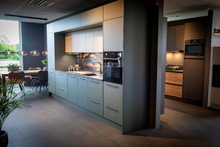 Showroomkeuken Nolte Black Green Rechte opstelling 75cm diep, Huis en Inrichting, Keuken | Complete keukens, Nieuw, Enkelwandige keuken