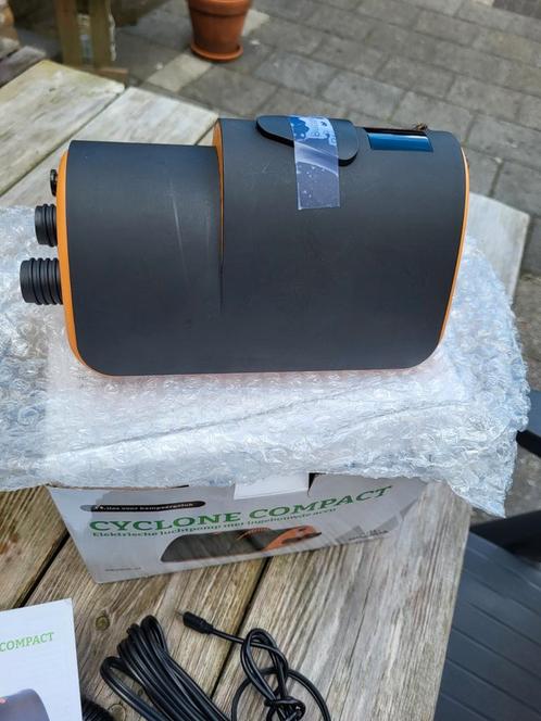 CYCLONE COMPACT  ELASTISCHE LUCHTPOMP MET INGEBOUWDE ACCU, Caravans en Kamperen, Luchtpompen, Nieuw, Elektrisch, Ophalen of Verzenden