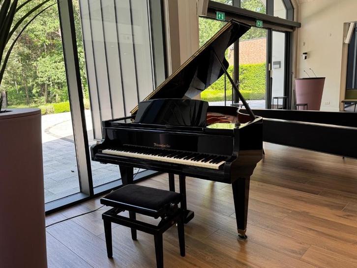 Bosendorfer 170 vleugel 1975 volledig gerestaureerd, Muziek en Instrumenten, Piano's, Zo goed als nieuw, Vleugel, Zwart, Hoogglans