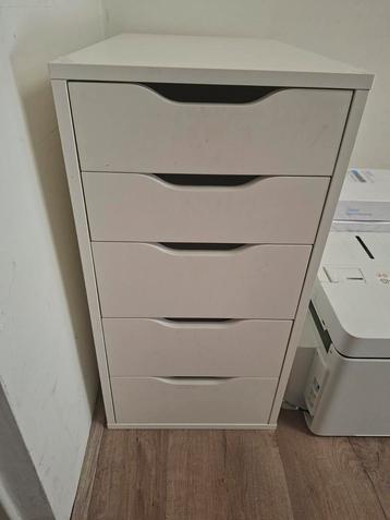 Ikea Bureau met Kastjes beschikbaar voor biedingen