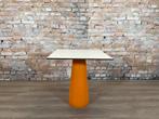 Moooi Container Tabel oranje-wit bij TheReSales, Huis en Inrichting, Tafels | Eettafels, 50 tot 100 cm, Kunststof, Rond, Design