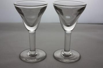 2 oude Franse glaasjes, puntgaaf beschikbaar voor biedingen