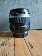Canon macro lens EF- S 60 mm 1 : 2.8 usm., Audio, Tv en Foto, Fotografie | Lenzen en Objectieven, Ophalen of Verzenden, Zo goed als nieuw