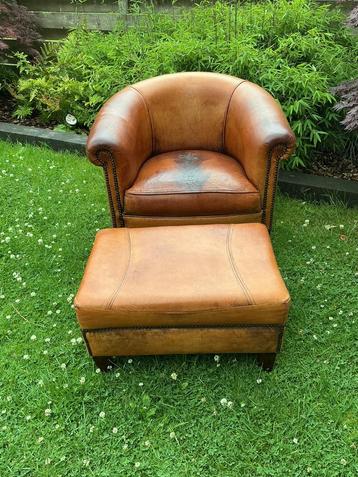 Schapenleren Clubfauteuil met Hocker beschikbaar voor biedingen