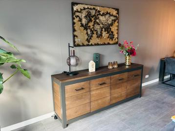 Dressoir eiken Koopmans Meubelen. beschikbaar voor biedingen