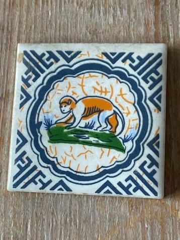 Vintage miniatuur tegeltje. Spreekwoorden dieren tegel aap. beschikbaar voor biedingen