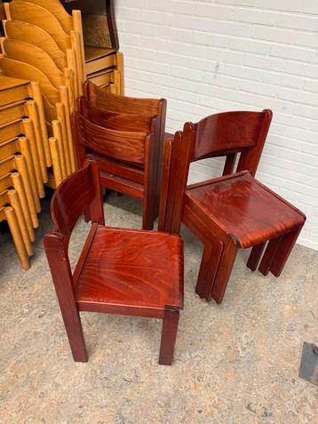 Set van 7 vintage stapelbare plywood eetkamerstoelen ‘70 beschikbaar voor biedingen