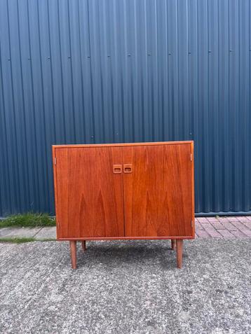 Dyrlund vintage kastje dressoir beschikbaar voor biedingen