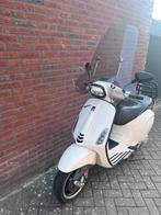 Vespa Sprint 2018, Fietsen en Brommers, Ophalen, Zo goed als nieuw
