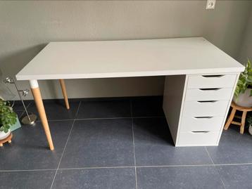 Wit Burea met lade kastjes beschikbaar voor biedingen