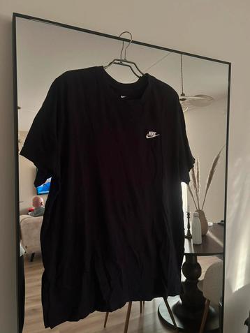 Nike t-shirt donkerblauw beschikbaar voor biedingen