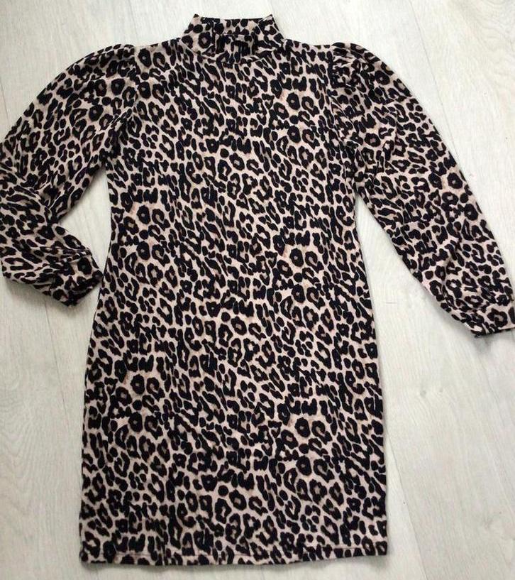 Panter jurkje maat M, Kleding | Dames, Jurken, Zo goed als nieuw, Maat 38/40 (M), Bruin, Knielengte, Ophalen of Verzenden
