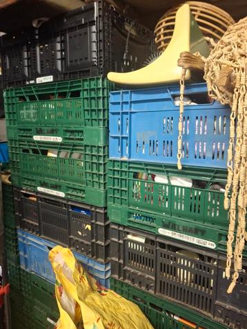 Handelaren opgelet! Brocante vondsten in loods! beschikbaar voor biedingen