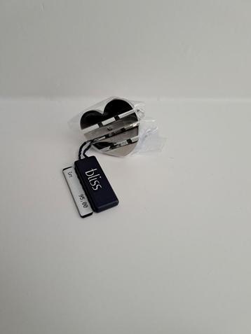 Nieuwe Bliss ring hart met diamantje beschikbaar voor biedingen