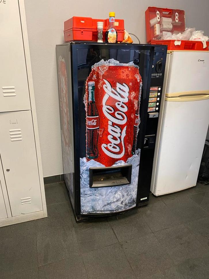 Coca Cola automaat/vendor, Witgoed en Apparatuur, Koelkasten en IJskasten, Zo goed als nieuw, Zonder vriesvak, 200 liter of meer
