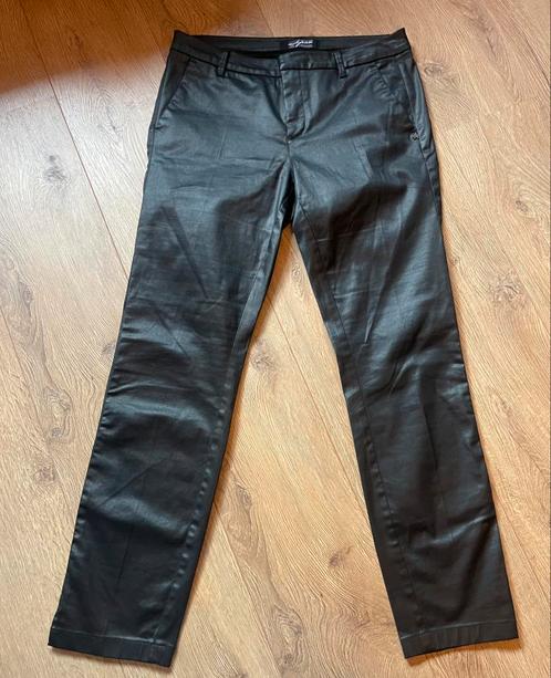 Nickjean stoere zwarte coated stretch broek maat 40, Kleding | Dames, Broeken en Pantalons, Zo goed als nieuw, Maat 38/40 (M)