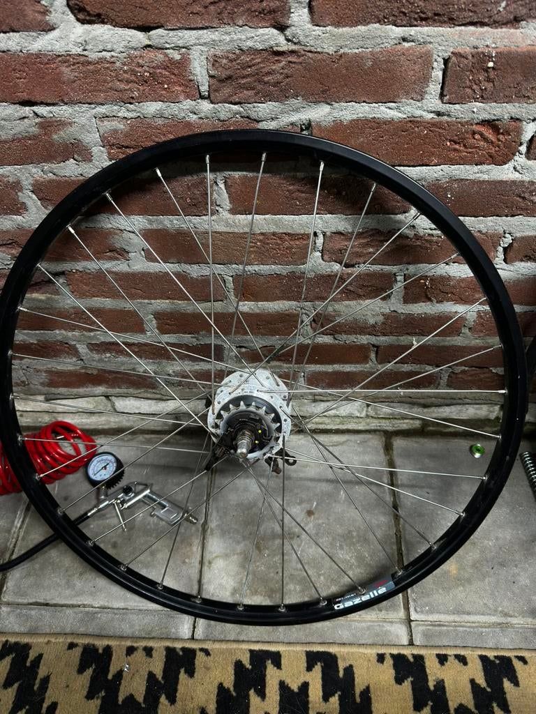 ACHTERWIEL 28 INCH ETRTO 622 STRATOS ZW/ZILV. NEXUS 7 ROLLERBRAKE KAAL