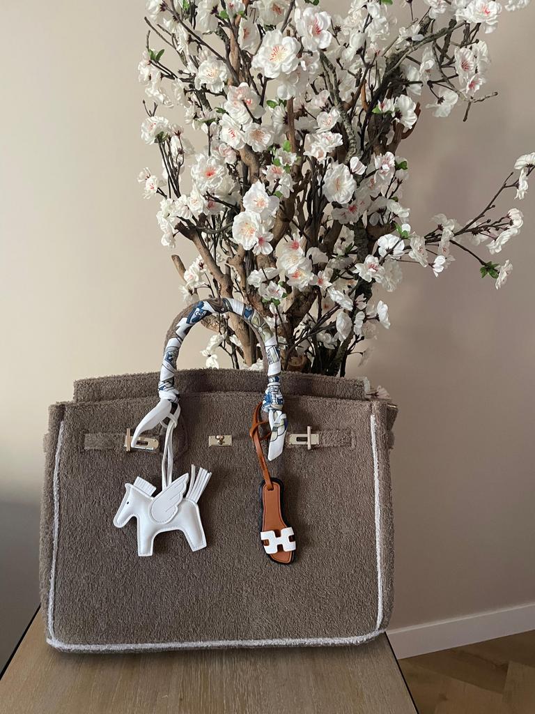 Terry bag taupe met licht randje en goude hard ware 35cm, Ophalen of Verzenden, Nieuw