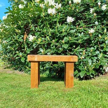 Stoere houten kruk beschikbaar voor biedingen