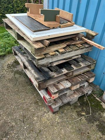 Afvalhout hout stookhout pallets beschikbaar voor biedingen
