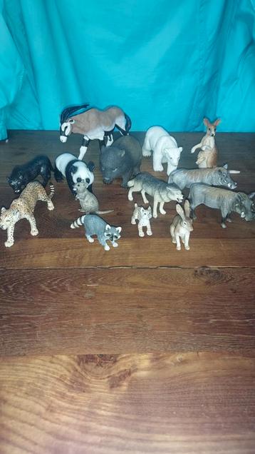 Heel veel verschillende SCHLEICH dieren beschikbaar voor biedingen