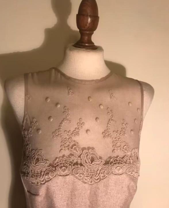 No Secrets prachtige jurk, Kleding | Dames, Jurken, Zo goed als nieuw, Maat 38/40 (M), Beige, Boven de knie, Ophalen of Verzenden