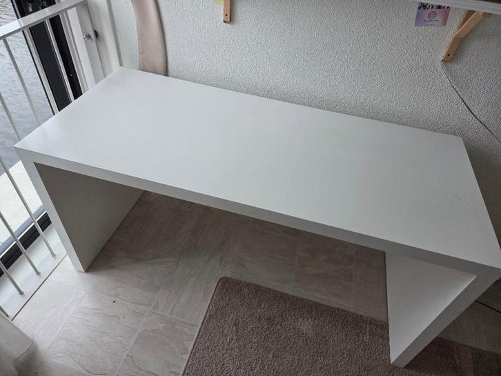 Malm ikea bureau, Huis en Inrichting, Bureaus, Zo goed als nieuw, Bureau, Ophalen