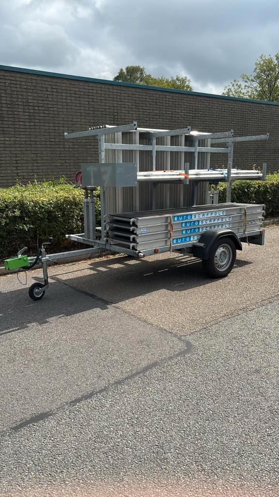 Rolsteiger op aanhanger lichtgewicht vloeren 10.2 mtr werkho, Doe-het-zelf en Verbouw, Steigers, Zo goed als nieuw, Rolsteiger of Kamersteiger
