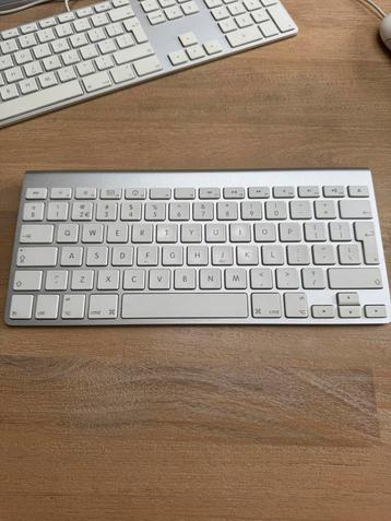 Apple Magic Keyboard QWERTY A1255 op 3xAA batterij beschikbaar voor biedingen