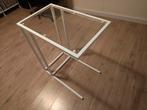 Wit bijzettafeltje met glazen blad, Ophalen, Zo goed als nieuw, Minder dan 100 cm