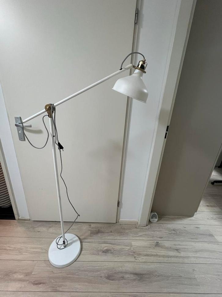 Witte Staande Lamp - Verstelbaar, Huis en Inrichting, Lampen | Vloerlampen, Zo goed als nieuw, 150 tot 200 cm, Metaal, Ophalen