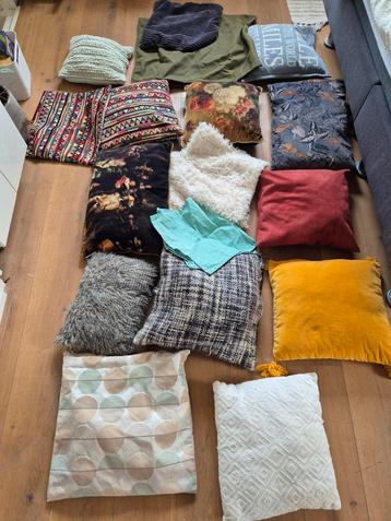 Diverse sierkussens. Kussenslopen beschikbaar voor biedingen