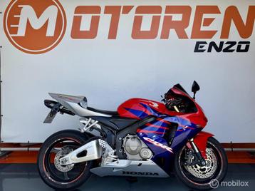 Honda CBR 600RR facelift model mivv Carbon uitlaat lage km s beschikbaar voor biedingen