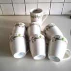 7 mokken met bessen ( kerst), Huis en Inrichting, Keuken | Servies, Ophalen of Verzenden, Overige stijlen, Kop(pen) en/of Schotel(s)