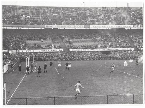 Persfoto Foto 1938  - Voetbal Wedstrijd Nederland Belgie 7-2, Verzamelen, Sportartikelen en Voetbal, Gebruikt, Overige typen, Buitenlandse clubs