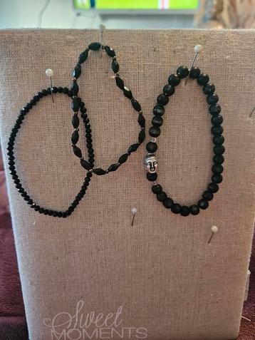 Zwarte armbanden set beschikbaar voor biedingen