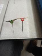 2xvolmetalen speldjes van bruynzeel,in 2 kleuren., Verzamelen, Ophalen of Verzenden