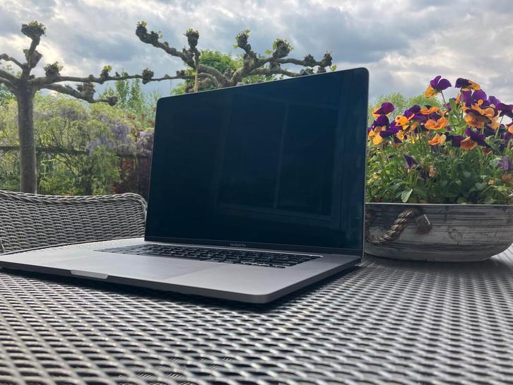 MacBook Pro 2019 - Zo goed als nieuw!, Computers en Software, Apple Macbooks, Zo goed als nieuw, MacBook Pro, 16 inch, 2 tot 3 Ghz