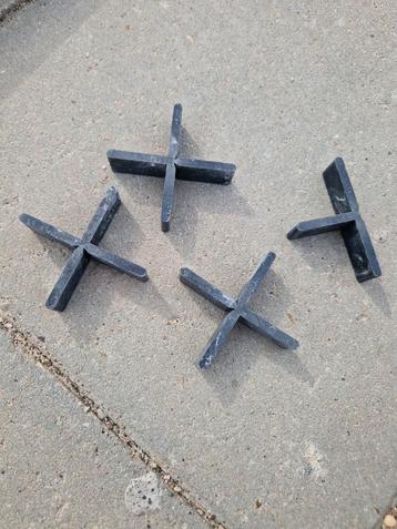 Tegelkruisjes - ca. 100 stuks 4mm beschikbaar voor biedingen